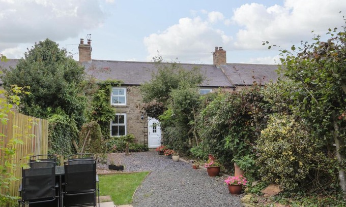 Morpeth House | Maple Tree Cottage: Family and Pet Friendly Retreat