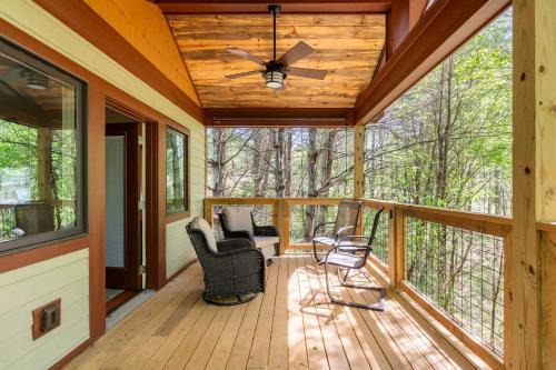 Marshall Other | Cozy Maple Treehouse Cabin - Pet Friendly Near Asheville
