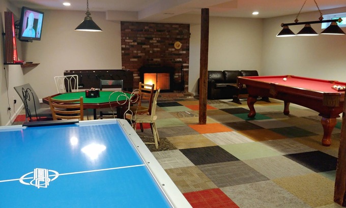North Conway House | Maple View House: Guest Rated 10/10 with Sauna & Game Room