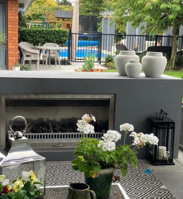 Harewood Bed & Breakfast | Pet-Friendly Maples on Harewood: 4-Star Stay with Pool