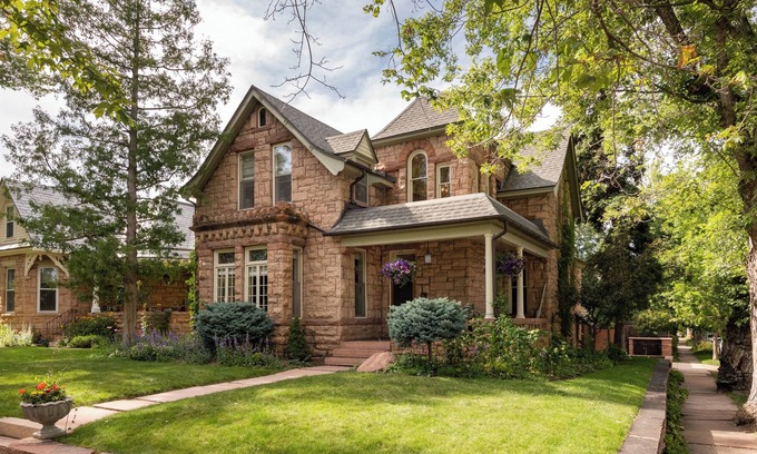 Mapleton Hill House | Mapleton Hill Luxury Mansion- Walk to Pearl Street and Hiking