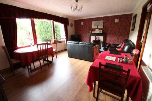 Logie Coldstone Bed & Breakfast | Cozy Mapleview Bed and Breakfast with Delicious Breakfast