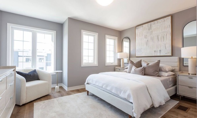 Innisfil House | Discover Mapleview Haven: Modern 2BR with Spa & Breakfast