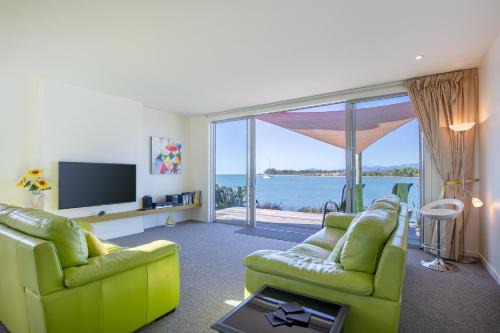 Mapua Apartment | Stunning Oceanfront Mapua Wharfside Apartments - 4 Star Stay