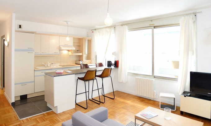 Puvis De Chavannes - Le Lycee Apartment | Discover Maréchal - Appart'Ambiance: Rated 9/10 Stays