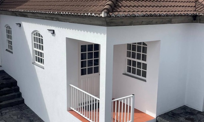 Urzelina Apartment | Mar D'Abstração - Carpe Diem Apartment