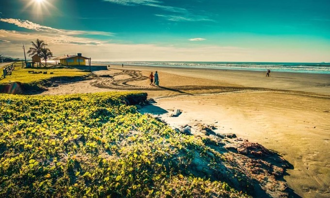 Peruibe Hotel | Discover Mar Egeu Arte & Pouso: Family-Friendly Getaway