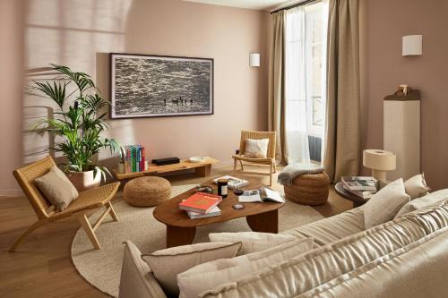 Enfants-Rouges Apartment | Elegant Marais Apartment with Child-Friendly Amenities