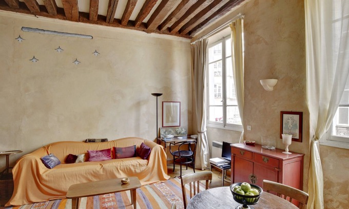 Marais Apartment | Discover the Marais Carnavalet: Family-Friendly Retreat