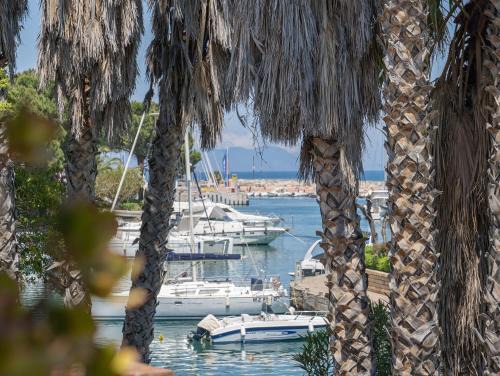 Tonnarella Apartment | Discover Maralis Portorosa: Beachfront Bliss Awaiting You