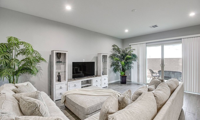 Tucson House | Inviting Marana Home with Pool Access & Scenic Mountain Views