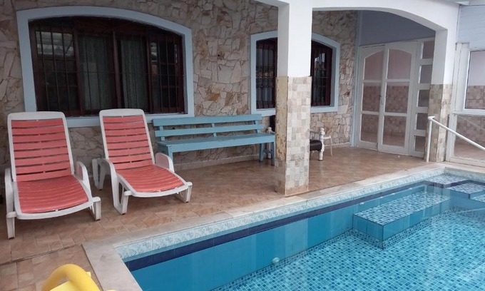 Jardim Imperador Bed & Breakfast | Unwind at Maranata Casa com Piscina, Steps from the Beach