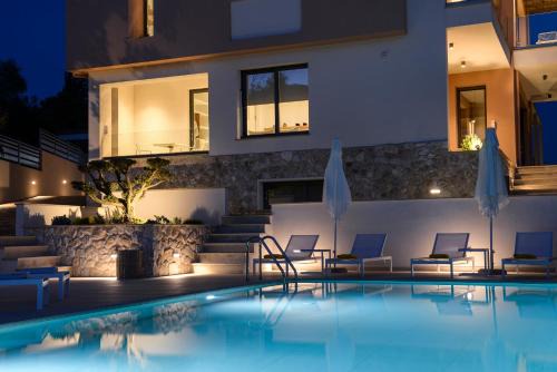 Palaio Tsifliki Apartment | Experience MARAVILLA SUITES: 4-Star Oceanfront Retreat