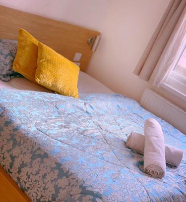 Whitechapel House | Elegant Marbel Aldgate Hotel - Ideal for Your Next Stay