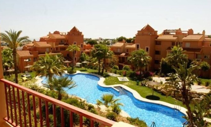 Urbanizacion Hacienda las Chapas Apartment | Guest Rated 9.8: Marbella Apartment with Oceanfront Pool