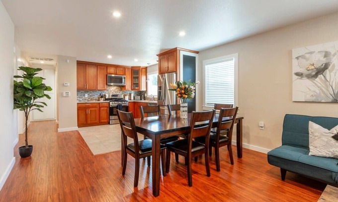 Northside House | Prime @ Marbella Lane - 3BR Retreat with Spa in DTWN SJ