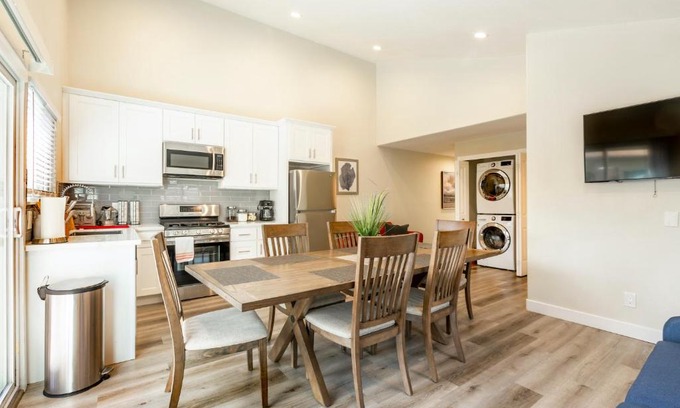 Willow Glen House | Perfect Family Getaway: Marbella Lane 6BR Duplex San Jose