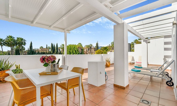 Golden Mile Apartment | Marbella Real - Family-Friendly 2 Bedroom Apartment Retreat