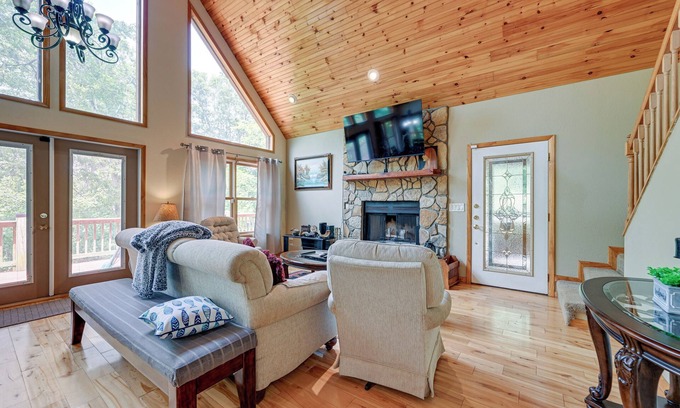 Marble Cabin | Marble Mountainside Retreat with Deck and Spa Amenities