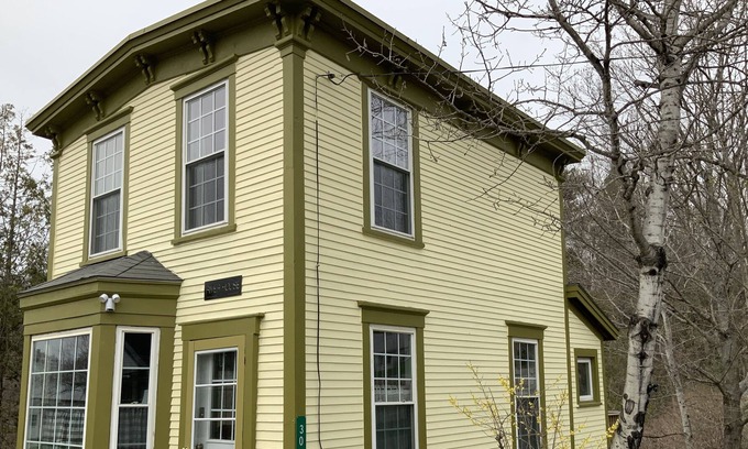 East Hardwick House | March madness discounts and one night bookings .