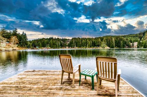 Florence Hotel | Pet-Friendly Retreat at Marcia's Mercer Lake Chateau