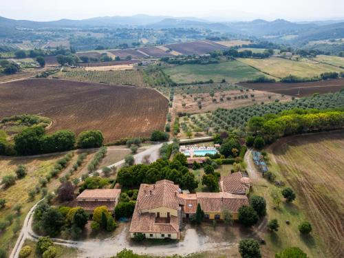 Fornole House | Cozy Agriturismo San Cristoforo with Oceanfront Amenities