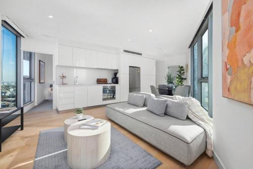 Southbank Apartment | Marco Metropolitan Escape: Your Next Great Getaway