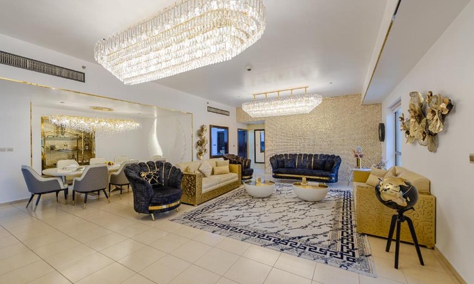 Dubai Marina Apartment | Stylish Marco Polo - Deluxe Waterfront Apartment for Groups
