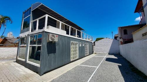 Nacoes Apartment | Pet and Child Friendly Retreat at Marco Zero Containers 3