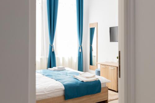 Hunedoara House | Top-Rated Marconi Guesthouse with Breakfast & Hot Tub