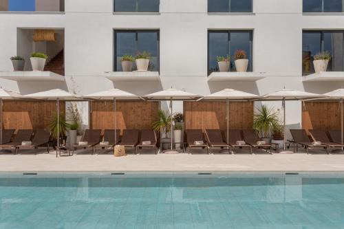L'Estartit Apartment | Discover Marconia Boutique Residence: Oceanfront Bliss Awaits