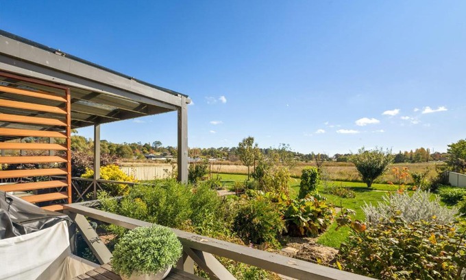 Calare Villa | Comfortable Marcotta Guest Suite Near Golf Course & Family Fun