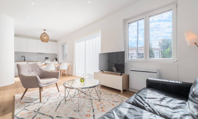 Marcq-en-Baroeul Apartment | Comfortable 2-Bedroom Apartment in Marcq en Baroeul