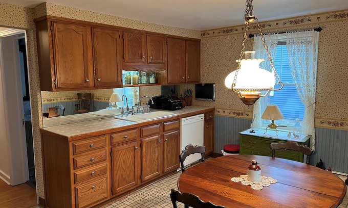 Marcy Apartment | Family-Friendly 4BR on the Erie Canal - Sleeps Six
