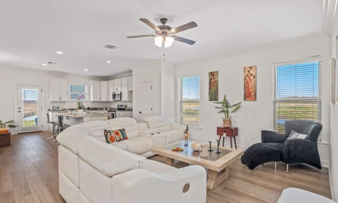 Lake Charles House | Unforgettable Sunset View Home with Spa and Breakfast