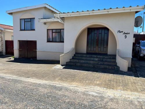 Witsand Apartment | Explore Mare Amice: Family-Friendly Retreat with Great Reviews