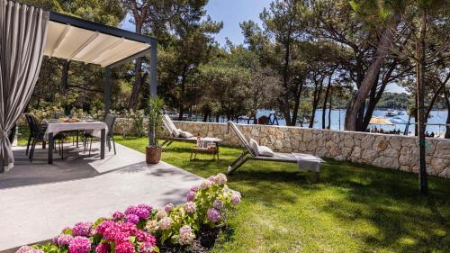 Artatore Apartment | Experience Mare Solis Pinea: 4-Star Ocean View Retreat