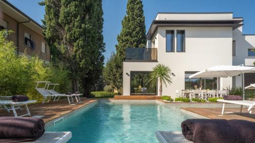 Misano Adriatico Villa | Experience MAREA 8 with Ocean View and Pool Access
