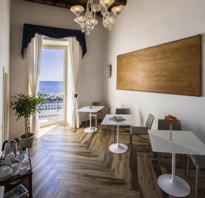 Chiaia Bed & Breakfast | Experience Comfort at Mareluna Suite de Charme, 4-Star Retreat