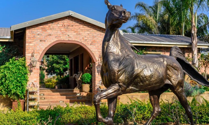 Mooinooi House | Discover Maretlwane Guesthouse: Rated 9/10 with Pool Access