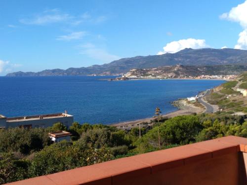 Magomadas Apartment | Sea Front Delight: MAREVIGLIOSO with Pool & Ocean Views