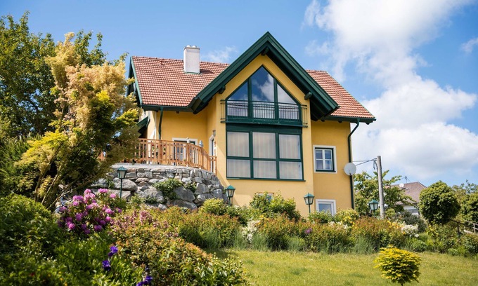 Sarleinsbach Apartment | Ocean View Retreat: Marga's Apartment for Family Getaways