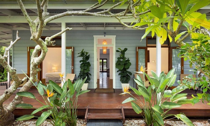 Byron Bay Cottage | Perfect Stay at Margaret: Oceanfront & Pet Friendly Retreat