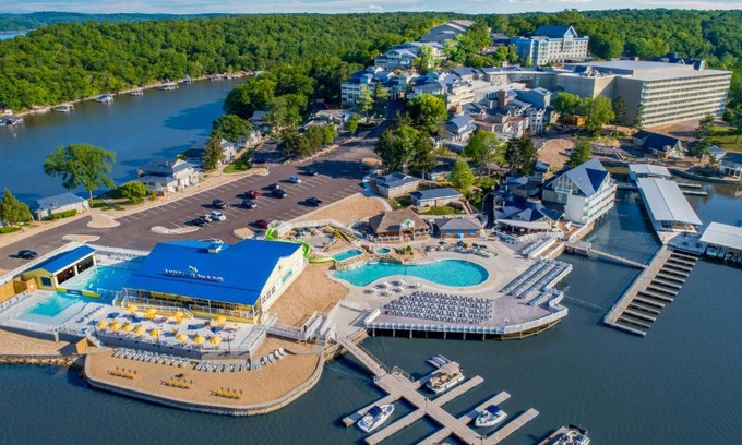 Osage Beach Hotel | Experience Margaritaville Lake Resort at Lake of the Ozarks