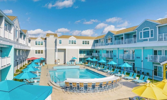 Hyannis Resort | Relax at Cape Codder Resort and Spa with Family-Friendly Amenities