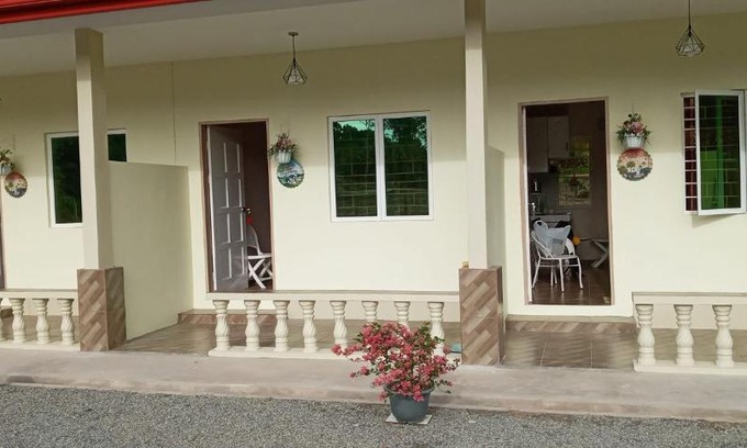 Kuala Penyu House | Cozy Margereth Cottage with Kitchen Amenities Awaits You