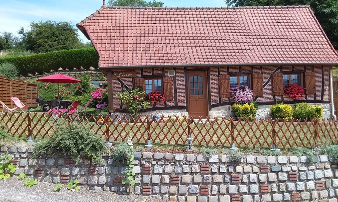 Longueil House | Cozy Margot's Cottage with Ocean View in Longueil
