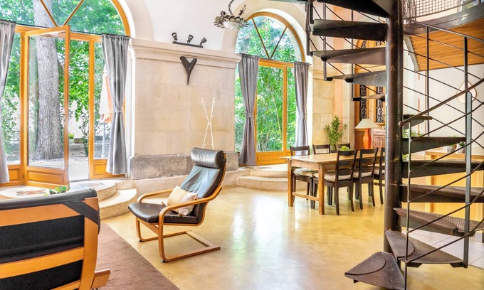 Pezenas Apartment | Experience Marguerite: Elegant Apartment with Ocean Views