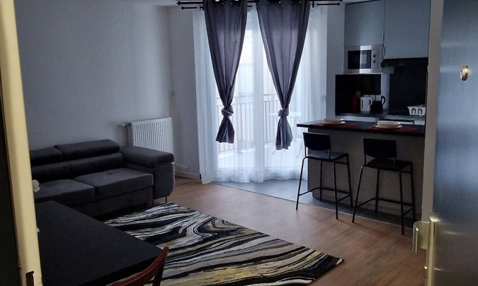 L'Economie Apartment | Family-Friendly Stay at Marguerite with Kitchen Amenities