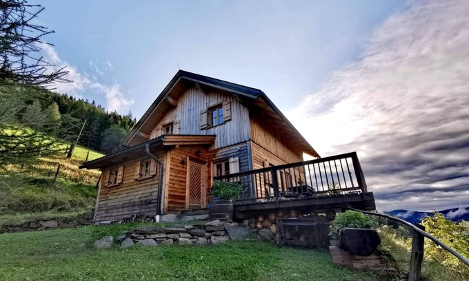 Reichenau House | Relax at Marhütte: Explore Nature and Enjoy a Kitchen